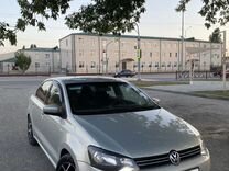 Volkswagen Polo 1.6 MT, 2014, битый, 304 000 км, с пробегом, цена 680 000 руб.