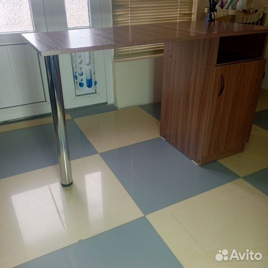 Столик для маникюра складной