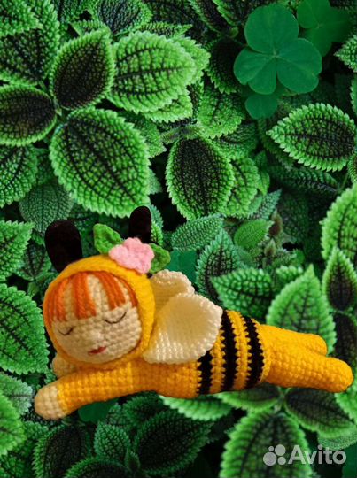 Пупс в костюме пчелы