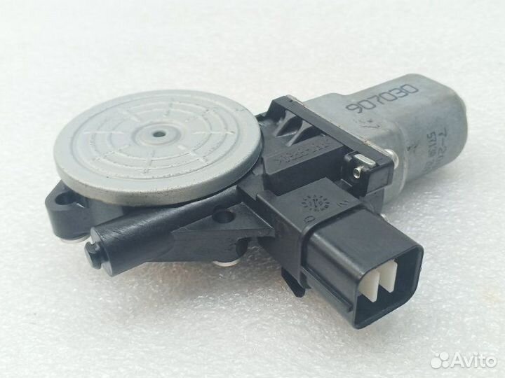 Моторчик стеклоподъемника передний левый