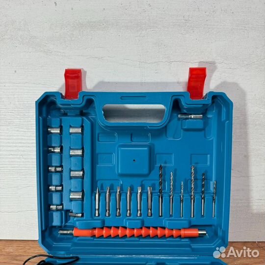 Шуруповерт Makita 21v с набором бит