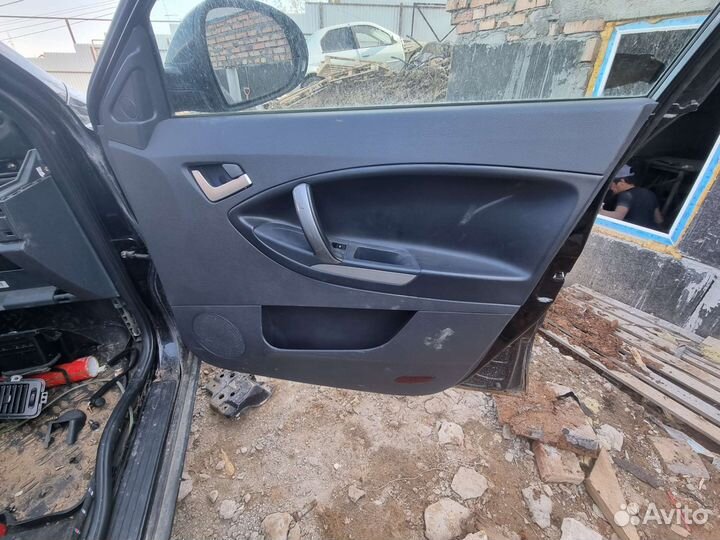 Geely Emgrand X7 обшивки дверей