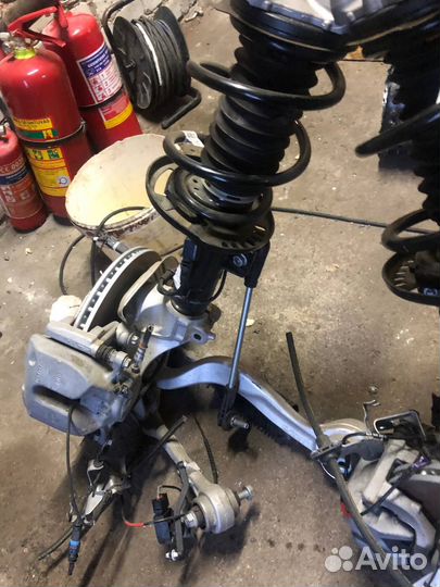 Передний амортизатор поворотный кулак bmw g22 g20