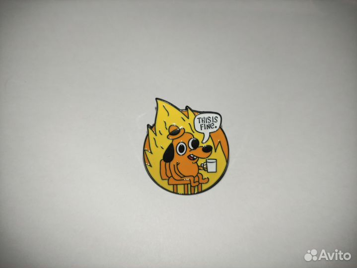 Значок с мемом 