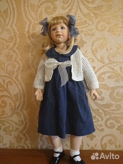 Фарфоровая коллекционная большая кукла 70см