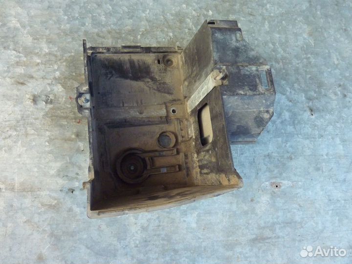 Ford focus 2 подставка аккумулятора