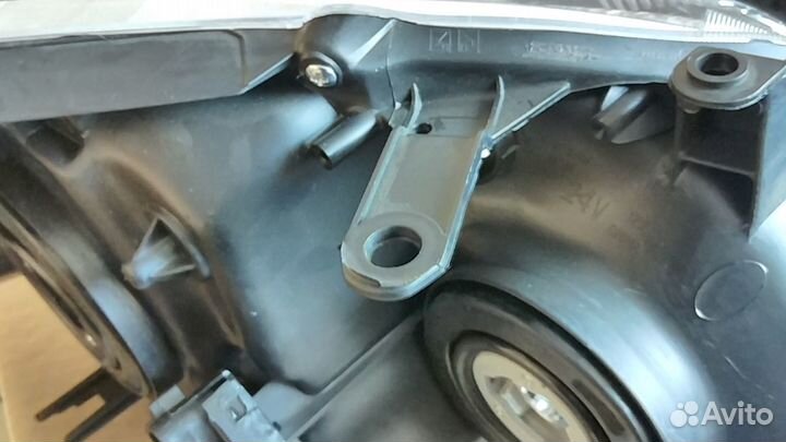 Фара левая Toyota Corolla E150 рестайлинг