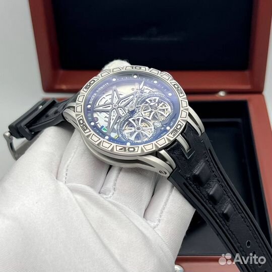 Часы Roger Dubuis Excalibur