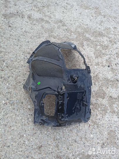 BMW G30 передний левый подкрылок