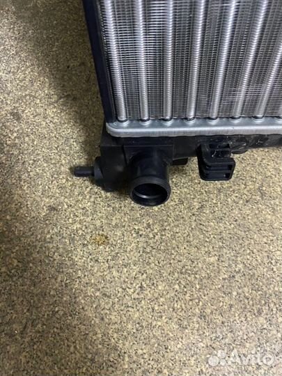 Радиатор охлаждения двигателя Opel Corsa