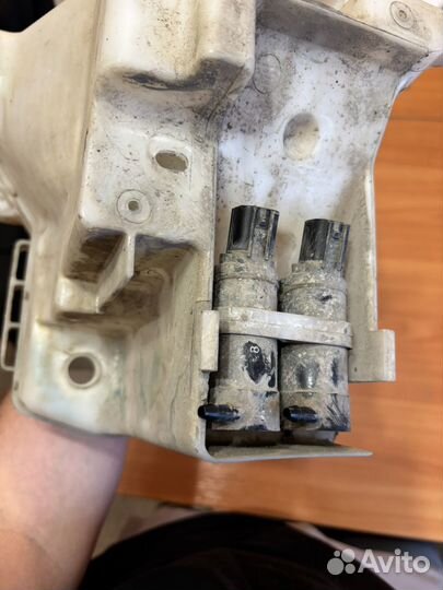 Бачок омывателя subaru forester sh (под ремонт)