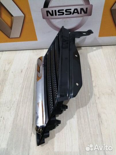 Решетка радиатора Nissan primera P12 Прав