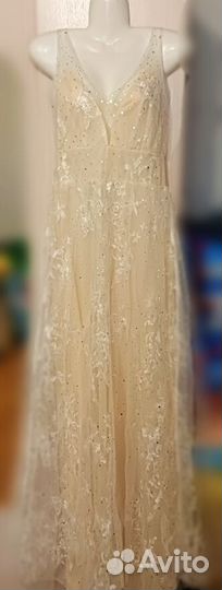 Свадебное, вечернее, платье со шлейфом.новое