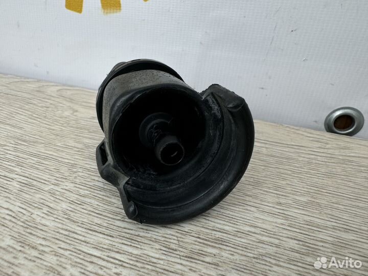 Клапан вентиляции топливного бака VW Golf 5