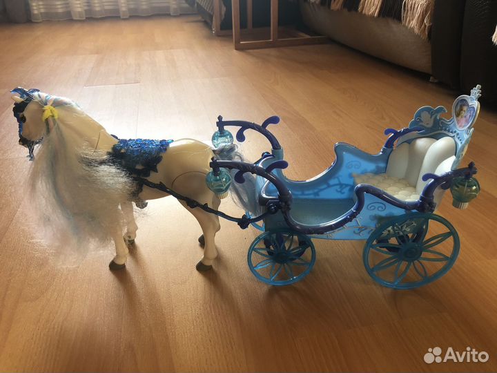 Игрушка лошадь и карета