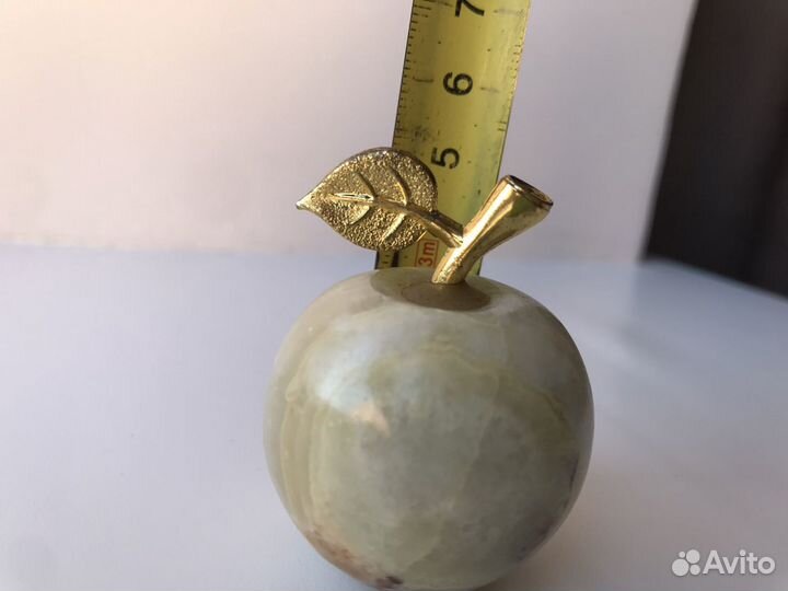 Декоративное яблоко из мраморного оникса