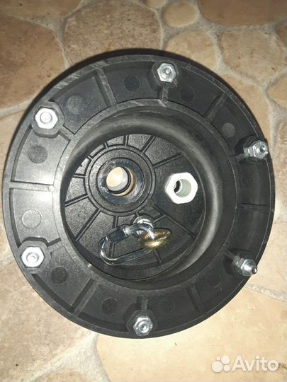 Оголовок (заглушка) для скважины