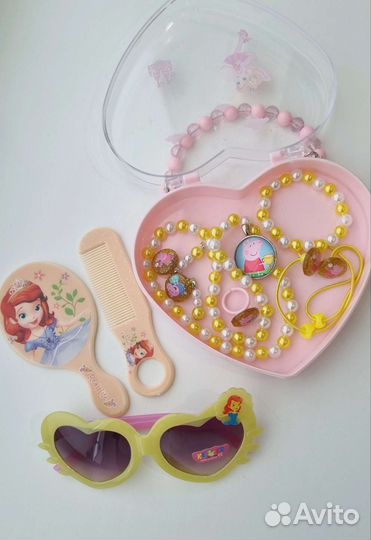 Сумочка с украшениями