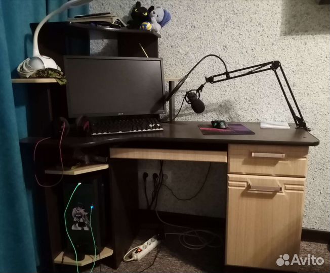 Компьютерный стол