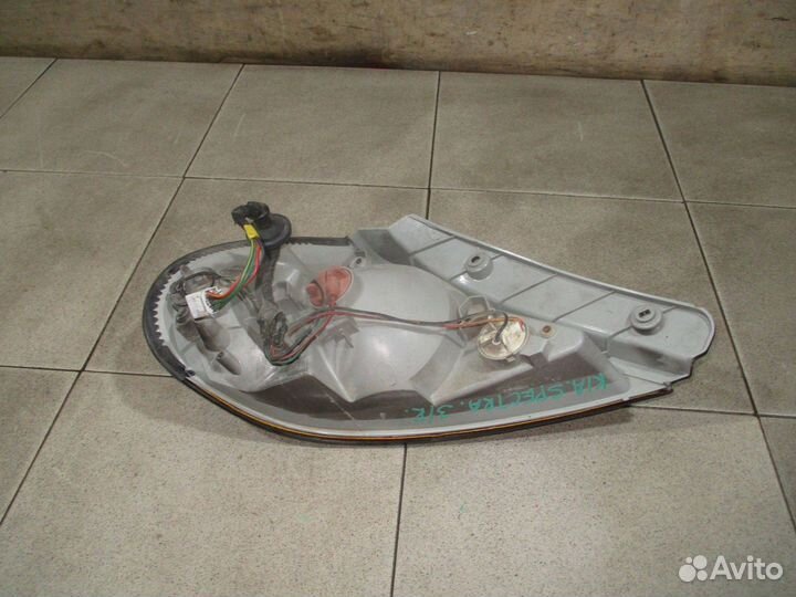 Фонарь задний правый Kia Spectra