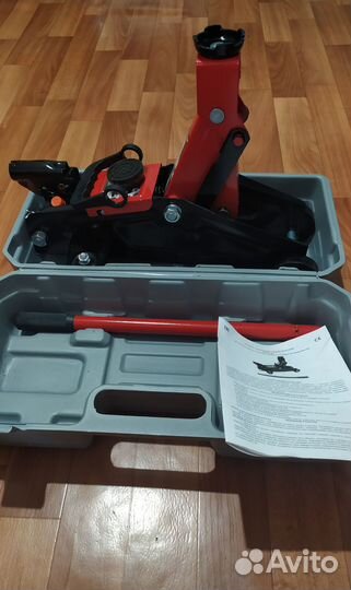 Домкрат подкатной 2т