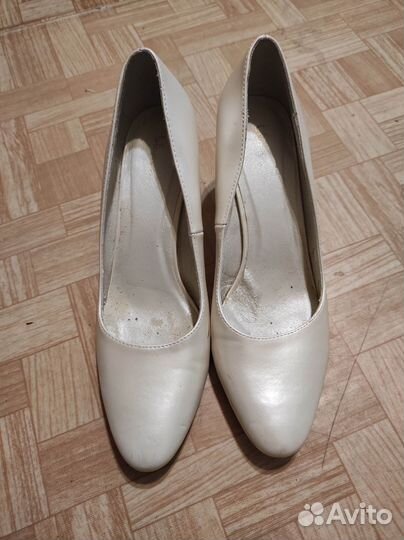 Туфли женские белые