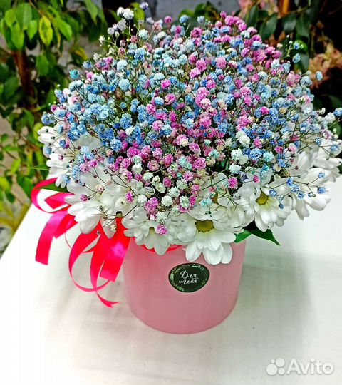 Букеты из гипсофилы в шляпной коробке