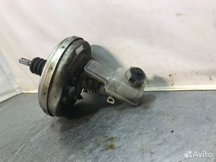 Главный тормозной цилиндр и вакуумный усилитель в