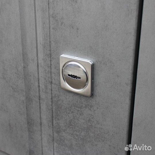 Дверь входная утепленная в квартиру Лира