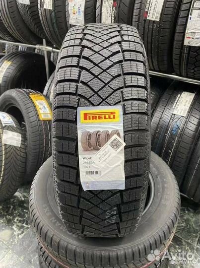 Pirelli Ice Zero FR 215/65 R16