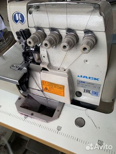 Швейная машинка оверлок 4 нитки и 5 ниточный