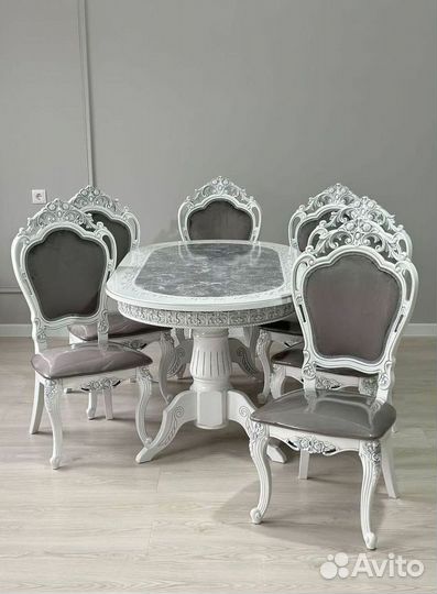 Стол кухонный и стулья