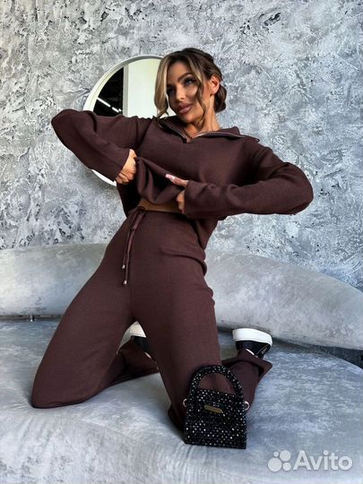 Костюм трикотажный вязаный