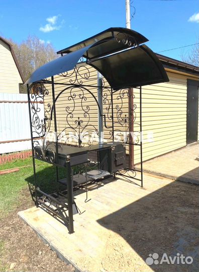 Мангал с крышей