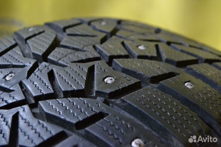 Bridgestone Blizzak Spike-02 245/45 R17