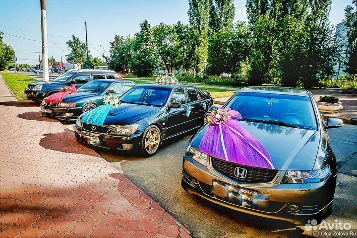 Кольца, букеты на свадебный кортеж