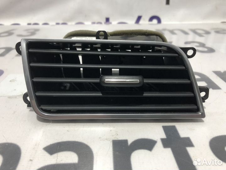 Дефлектор воздушный правый Audi A8 D4