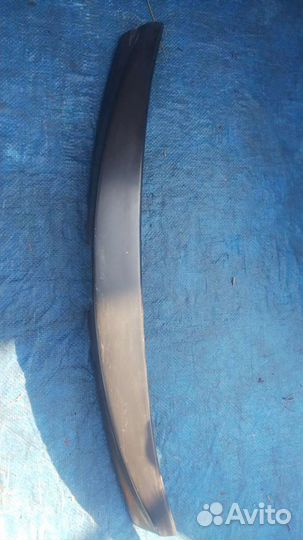 Спойлер на крышку багажника Toyota Avensis