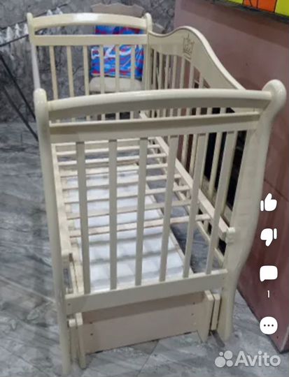 Детская кроватка с маятником и ящиком