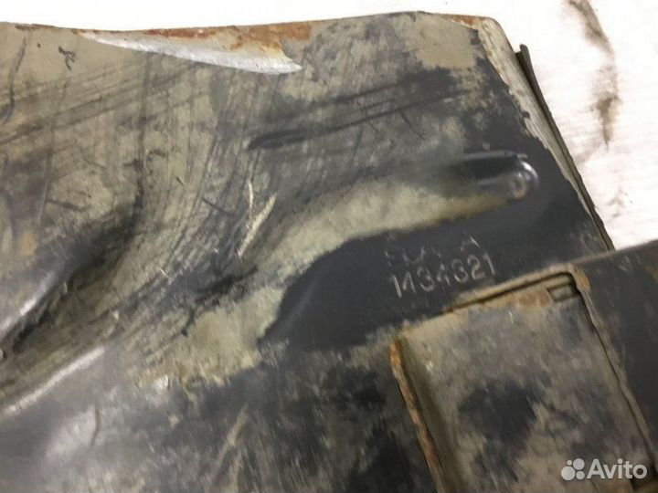 Кронштейн крыла передний правый Scania P124 12