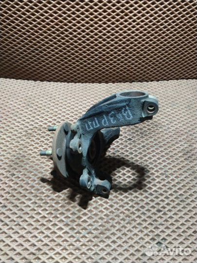 Кулак поворотный со ступицей передний правый Mazda