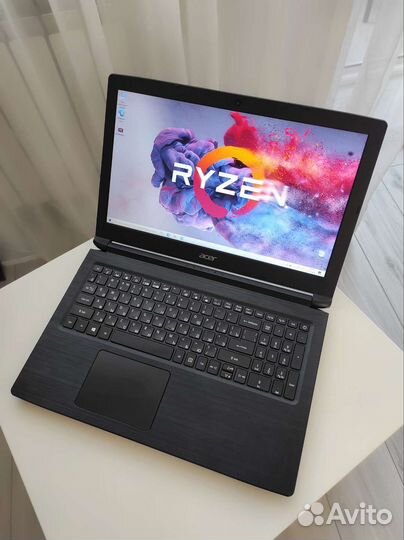 15.6 FullHD/Ryzen 3/SSD256/8GB DDR4/vega3