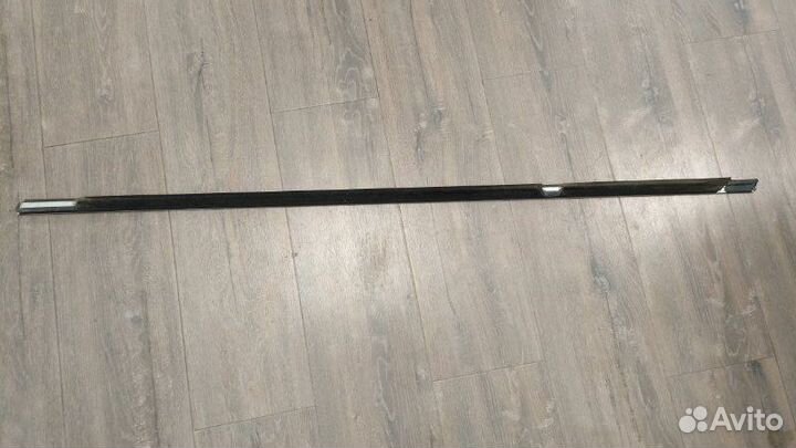 Молдинг стекла задний правый Bmw 750Lix F02 N63