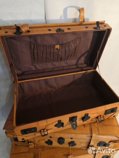 Комплект винтажные кожаных дорожных чемоданов
