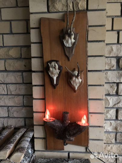 Настенное панно с рогами косули и ночником