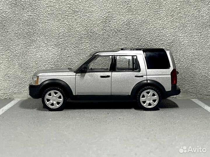 Коллекционная модель Land Rover Discovery 3 1:43