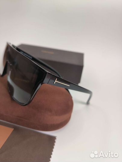 Солнцезащитные очки Tom Ford