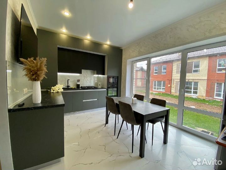 Кухня под потолок из мдф на заказ в Челябинске