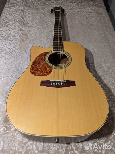 Гитара из массива ситхинской ели Cort MR710F LH NS