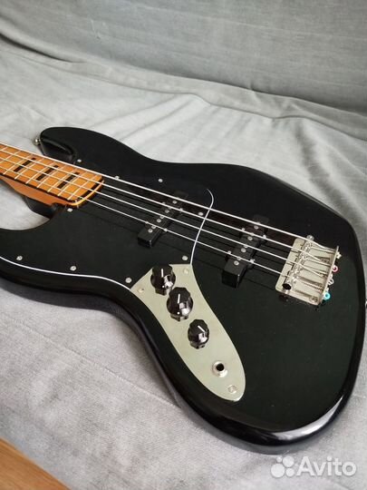 Леворукий бас Fender Squier CV 70s Jazz Bass